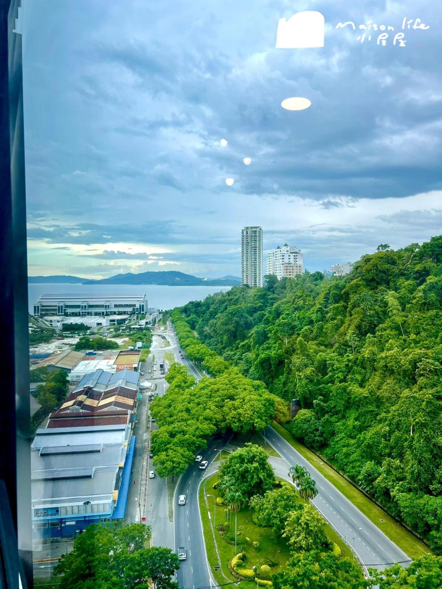 Maison Life 小居屋 Jesselton Quay Citypads Кота-Кинабалу Экстерьер фото